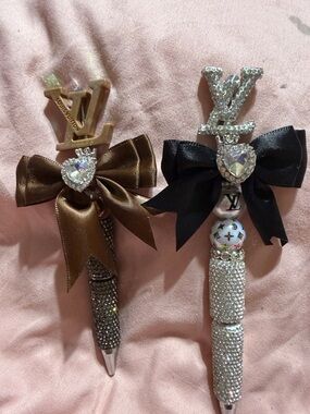 Fancy brown or silver rhinestone pen with extra pen refill.